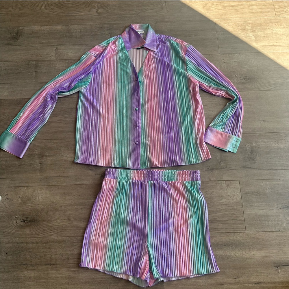 NWT Main Strip Ultraviolet Queen Matching Plisse set - size large